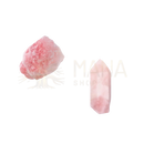 Ein polierter rosa rosenquarz in facettierter länglicher form für harmonische raumwirkung im mana shop