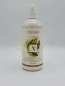 Weiße plastikflasche mit pumpspender von d’natureza rosmarin und eukalyptus körperöl massageöl mit grünem etikett