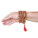 Braune Rudraksha Mala Gebetskette aus Holzperlen, Yak & Yeti Schmuck, strukturierte Naturperlen, spirituelles Schmuckaccessoire