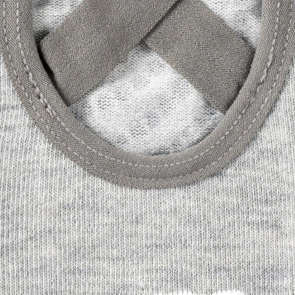 Rückenfreie Yoga-Socken mit Kreuzriemen, Griffe und rutschfester Sohle von Myga Eco, ideal für Yoga und Dehnübungen