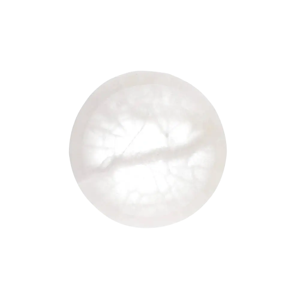 Runde Selenit-Schale mit glatter weißer Perle, elegantes Schmuckstück von Vives de la Cortada S.L, dezente und natürliche Optik