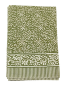 Olivegrüner lunghi sarong tuch aus baumwolle mit weißen floralen mustern und dekorativem rand von mana shop