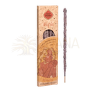 Ein einzelner violetter, strukturierter smudge stick mit holzbasis neben der beige verpackung von sagrada madre duftkomposition im mana shop