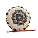 Schamanentrommel mit Mandala-Motiv, 20 cm Durchmesser, aus Suarholz und Ziegenhaut mit Schlägel – erhältlich im Mana Shop Schweiz.