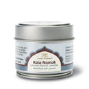 Klassisches ayurveda kala namak schwarzes steinsalz gemahlen in eleganter silberdose mit blau-weißem mana shop label