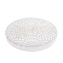 Weiße selenitplatte mit kreisförmiger geometrie und dreiecksmuster für spirituelle reinheit im mana shop kronenchakra