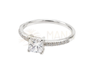 Silber fingerring mit princess-cut diamant und kleinen diamanten besetzt aus 925 sterlingsilber von mana shop bern