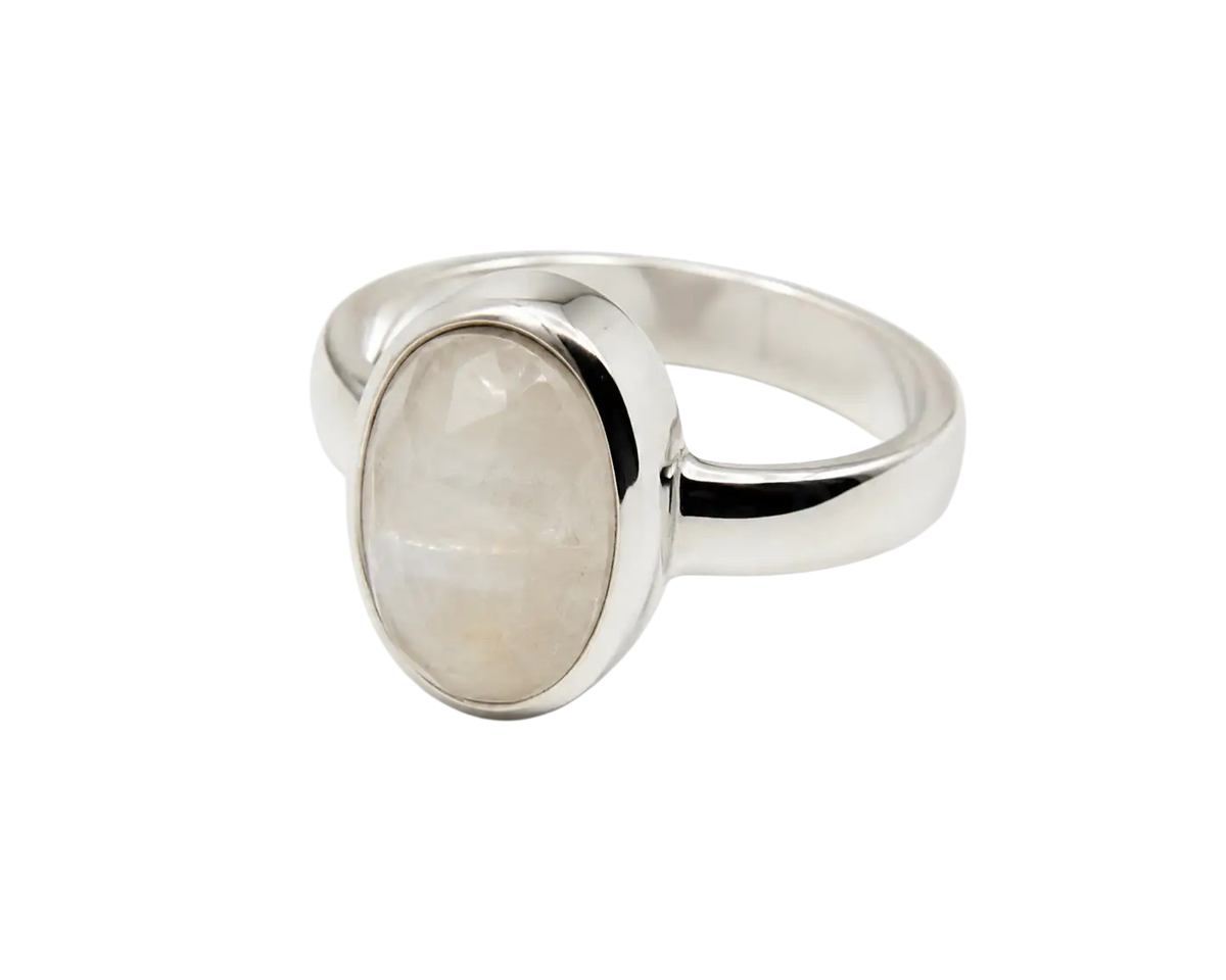 Silberner Fingerring mit 18 mm Mondstein, Größe 55, von Shanti Enterprise, elegantes Schmuckstück mit silbernem Design.