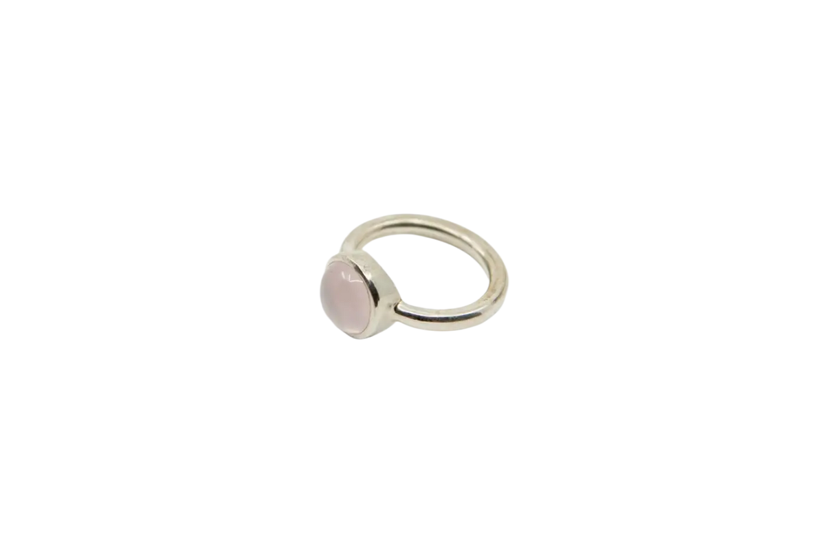 Silber Fingerring mit Rosenquarz, 17 mm Durchmesser, zarter Schmuck von Shanti Enterprise, eleganter Ring für Damen