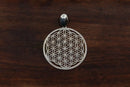 Silberanhänger blume des lebens mit kunstvollem flower of life muster handgefertigt voller harmonie in silber