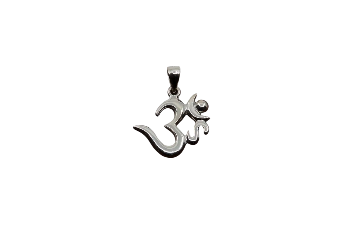 Handgefertigter Silberanhänger „OM“ von Ananta Lienhard, 2,5 cm, mit spiritueller Kraft und kunstvollem Design.