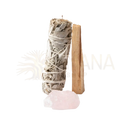 Ein fest gebundener salbei smudge stick mit naturtwine und getrockneten grauen blättern für palo santo und energetische reinigung im spirituellen geschenkset