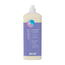 Eine hohe, durchsichtige flasche sonett handseife lavendel mit lila etikett und weißem pumpspender für die haut