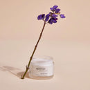 Apeiron Normal Care 50 ml Spa Vivent Körperpflegeflasche mit weißem Pflegeprodukt, Nahaufnahme, flüssige Textur, für normale Haut
