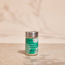 Apeiron Dentalpulver Minze mit Fluorid, Spa Vivent, zeigt die Dose mit grüner Verpackung und frischer Minz-Illustration