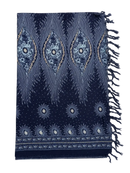 Dunkelblauer lunghi sarong sternenzauber mit weißen und goldenen federmustern und fransen am rand