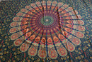 Grünes Ritualtuch mit Pfauen-Mandala, 200x220cm, handgefertigt von Sundara Handicrafts auf Wandtuch für spirituelle Rituale