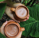 Reine Kakaobutter von Anahata Cacao, in natürlicher Verpackung, ideal für Süßigkeiten und Snacks, hergestellt von Tara Collective.