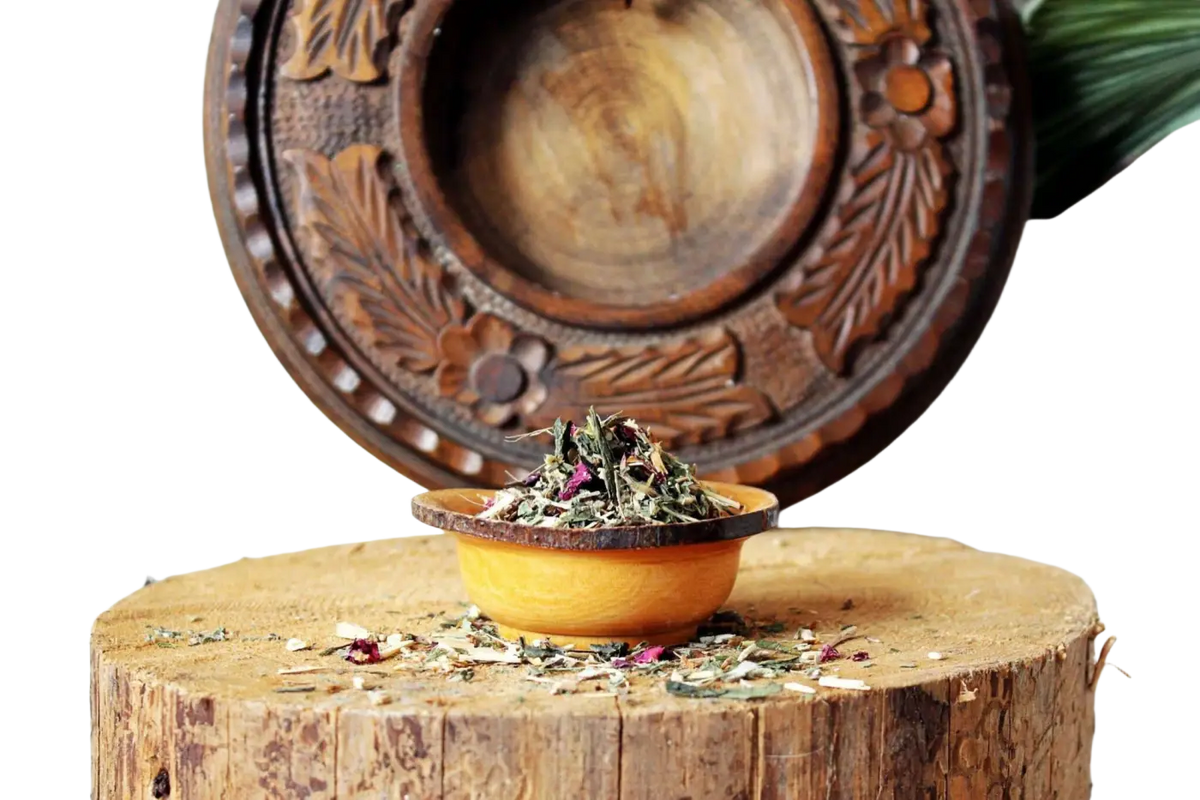 Grünertee-Mischung Menopause Relief von Ayamani Naturals, Kräutertees für hormonelle Balance und Wohlbefinden.