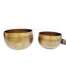 Zwei messing tibetische klangschalen 10-14cm gefertigt mit heilenden klängen aus nepal mit mantra und sanskrit