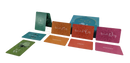 Set aus bunten rechteckigen karten mit floralen motiven und text zur intimen kommunikation im touch maha berührungs-coaching spiel