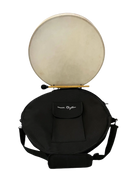 Schwarze traditionelle schamanentrommel mit beige ziegenleder und inrhythm erde gaia logo für meditation