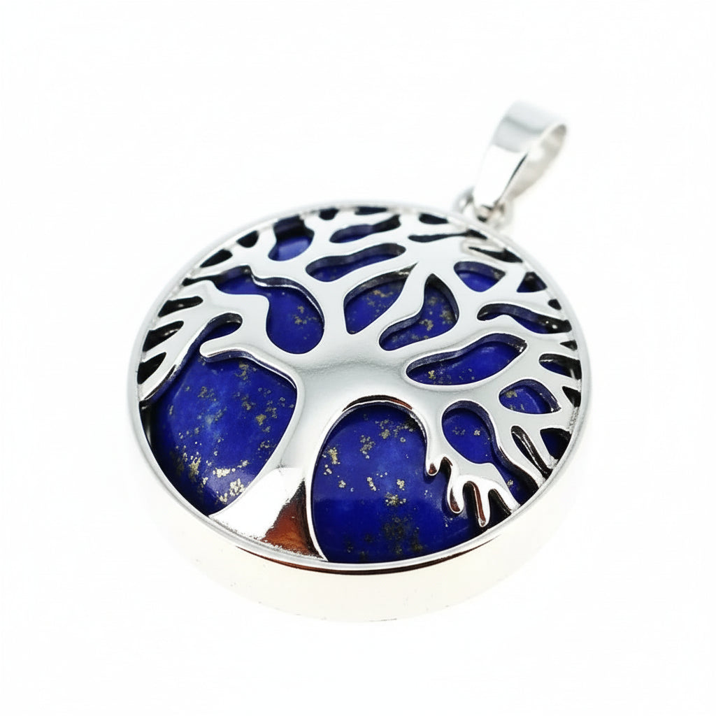 Tree of Life Lapislazuli-Anhänger aus Silber, 2,5 cm, detailreiche Schmuckstück mit Baum des Lebens Design, von Artisans de Madagascar