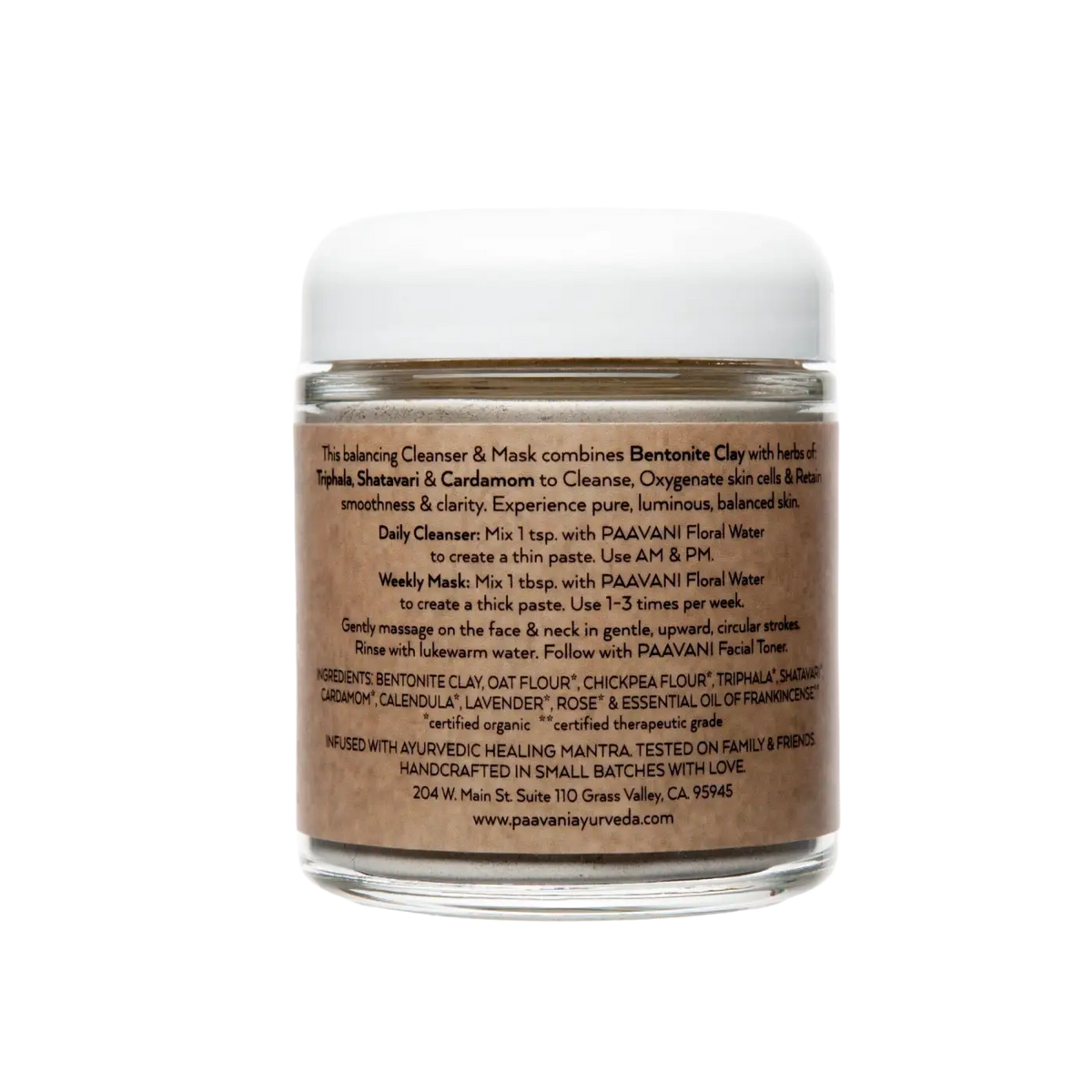 Gesicht mit Tridosha-Reiniger & Maske von PAAVANI Ayurveda für ausgeglichene, strahlende Haut, natürliche Pflege und Entspannung