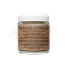 Ein klarer glasbehälter mit weißem deckel enthält paavani tridosha cleanser und maske mit bentonit-tonerde für strahlende haut