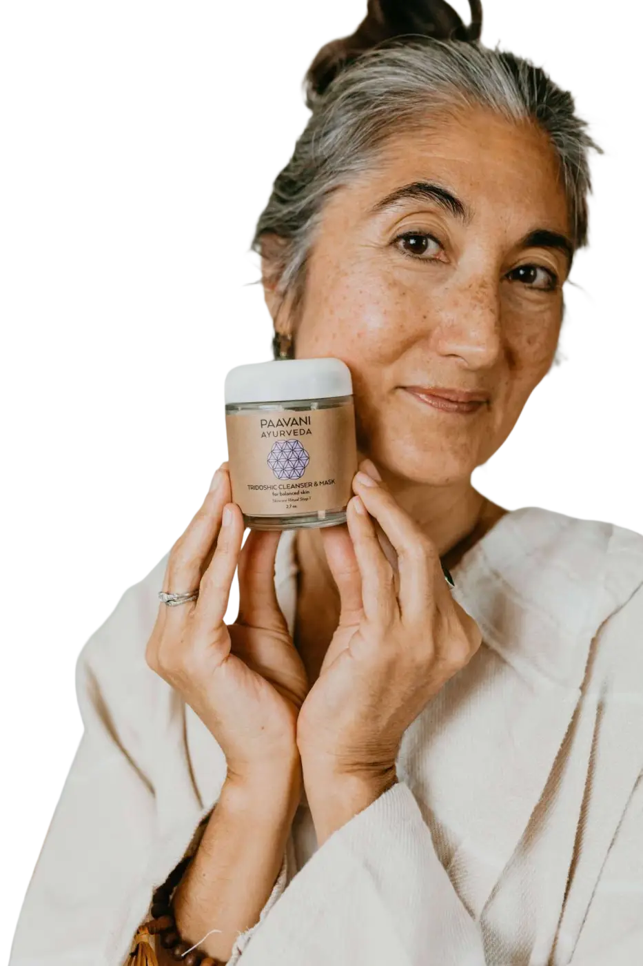 Gesicht mit Tridosha-Reiniger und Maske von PAAVANI Ayurveda für ausgeglichene, strahlende Haut, natürliche Hautpflege.