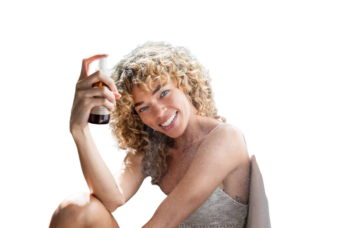 Tridoshic Toner von PAAVANI Ayurveda, ayurvedischer Gesichtsspray für alle Hauttypen, in einer stilvollen Flasche.
