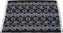 Ein schwarzer Sarong mit weißen Elefantenmustern, Zickzacklinien und Fransenrand.