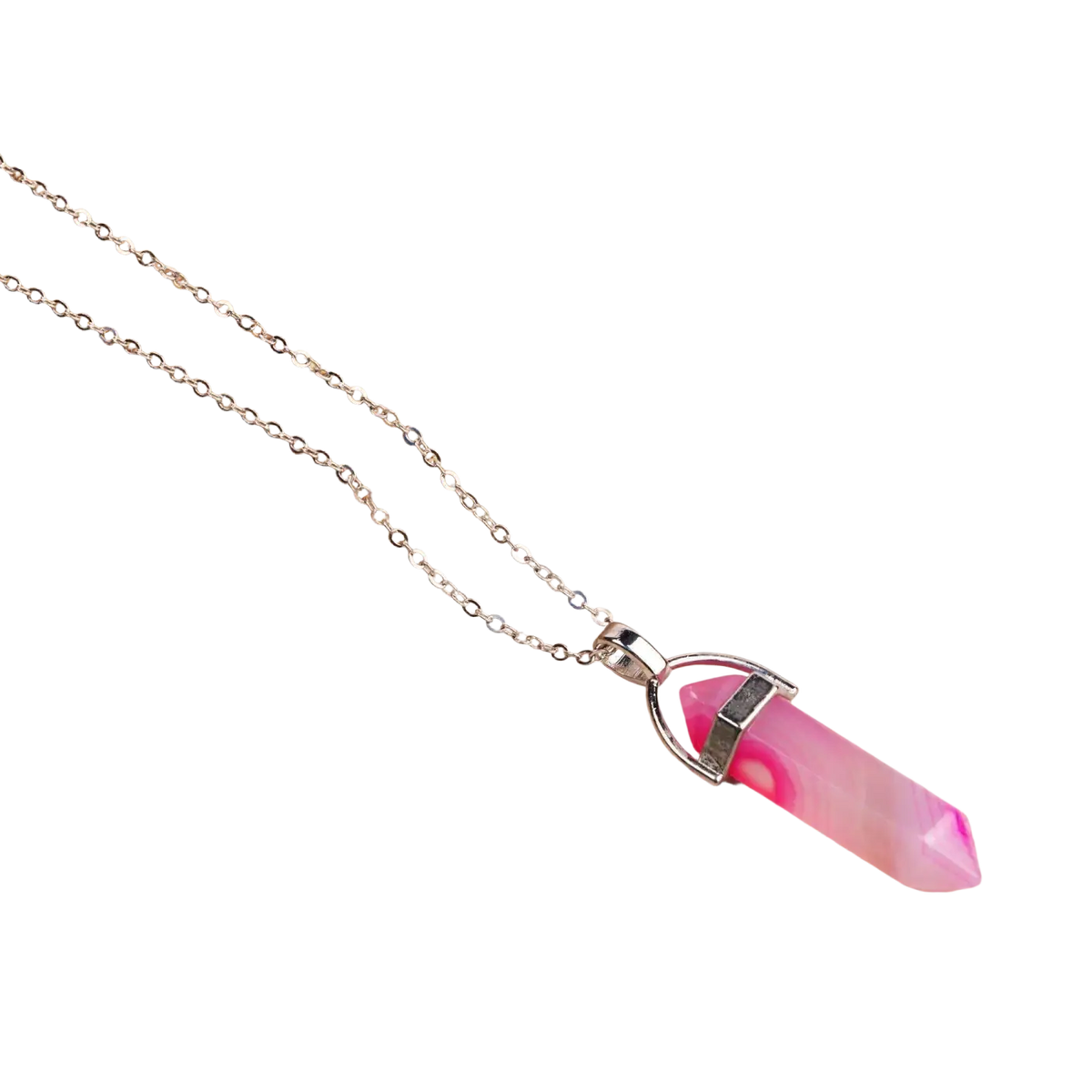 Versilberte Halskette mit rosafarbenem Achat-Anhänger, eleganter Schmuck von Myga Eco, auf hellem Hintergrund sichtbar.