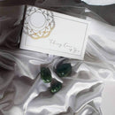 Jade Yoni Eier Pack aus grünem Jade, für Nahrungsergänzung, von Vives de la Cortada S.L, zeigt die geformten Eier auf weißem Hintergrund.