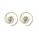 Elegante bronzene Ohrringe aus Indien, antimikrobiell und zeitloses Schmuckdesign, sichtbar mit filigranen Details.