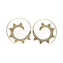 Spiralförmige bronzeohrringe von vives de la cortada mit goldfarbenem ton und einzigartigem design mit punkten