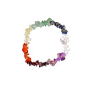 Chakra Armband aus Schmuck von Vives de la Cortada SCP mit bunten Edelsteinen und symbolischen Chakra-Designs.