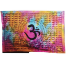 Bunter ritualtuch mantra om symbol mit großem schwarzen om und wiederholtem sanskrittext im böhmischen boho-stil