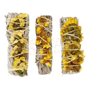 Weißes salbei smudge sticks mit gelben sinuata getrockneten blumen, handgewebt und mit twine im mana shop, image to zoom