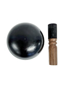 Schwarze Lebensbaum Klangschale von Yak & Yeti, 10 cm Durchmesser, musikinstrument mit detailliertem Baumdesign auf der Oberfläche