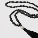 Yak & Yeti Buddha Halskette mit Lavaperlen und Quaste, elegantes Schmuckstück mit spirituellem Design und natürlichen Materialien