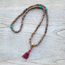 Yak & Yeti Gebetskette mit weißen Perlen, handgefertigter Schmuck, detailreiche Perlenkette für Meditation und spirituellen Zweck