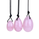 Yoni-Ei aus Rosenquarz mit Bohrung, 45x30 mm, von Artisans de Madagascar, glatte Oberfläche und natürliche rosa Farbgebung.