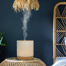 Zen'Arôme Alesia Leinen Duftlampe auf einem Tisch, mit aromatischer Öl-Diffusor und eleganter Leinwandoptik.