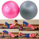 Zwei Yoga- und Pilatesbälle von Zen'Arome in Rosa und Grau, Durchmesser 25 cm, auf glattem Boden.