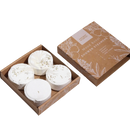 Weiße kreisrunde zen shower steamers mit grünen kräutern im braunen kraftpapierkarton mood boost shower steamers