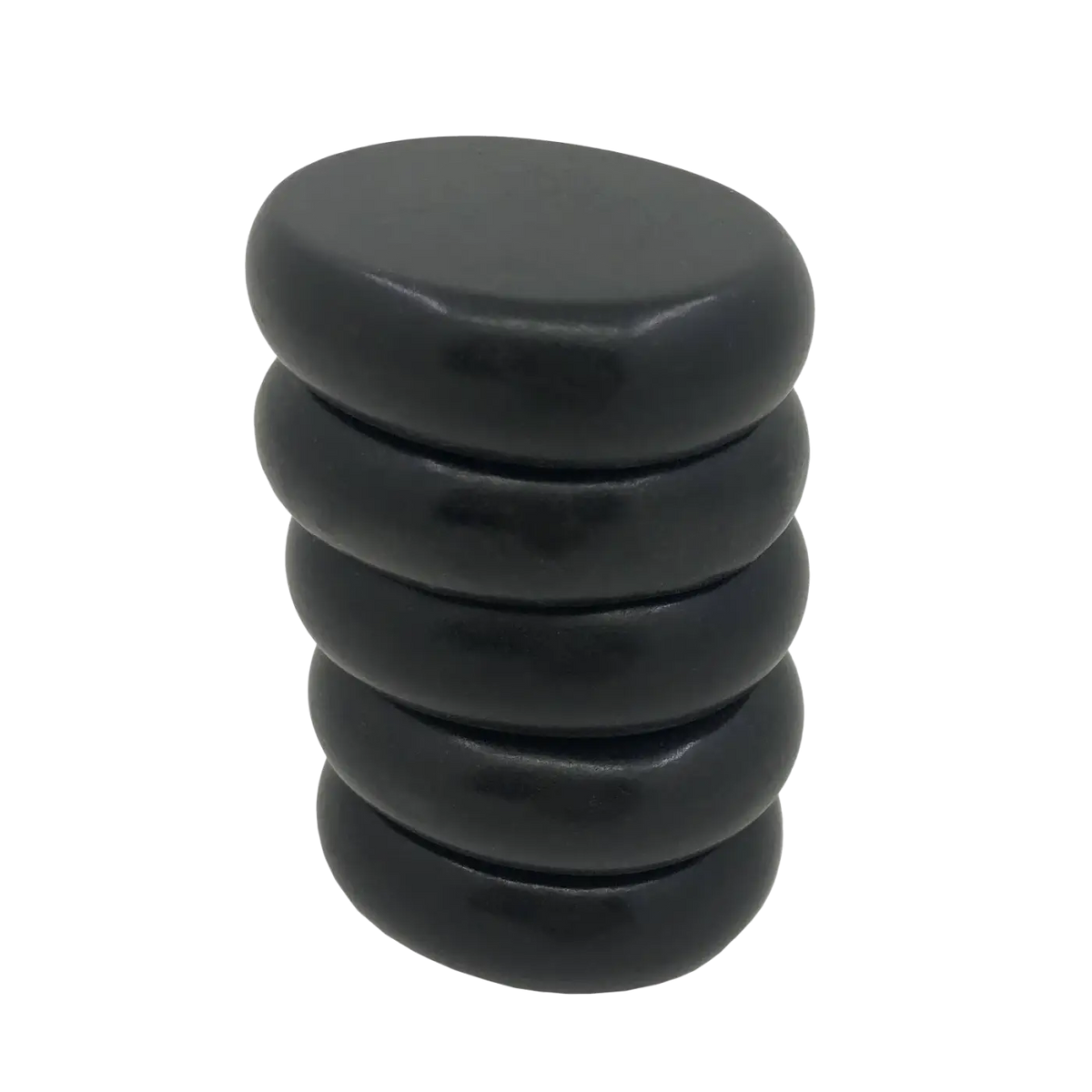 Fünf heiße Basalt-Massagesteine von Zen'Arome, Teil des Massagezubehörs für therapeutische Anwendungen, auf einem Massagebett.
