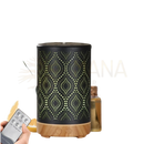 Zenarome aroma diffuser mit fernbedienung schwarzer metallkörper mit geometrischem muster und holzbasis emittiert nebel