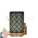 Schwarzer zen’arome aroma diffuser mit fernbedienung aus holz mit fanförmigen auschnitten und grünem licht