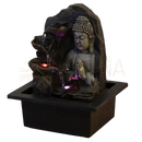 Ein buddha-brunnen spiritualität aus silbernem metall mit detaillierter kopfbedeckung und farbig beleuchtetem zen-ambiente als geschenkidee